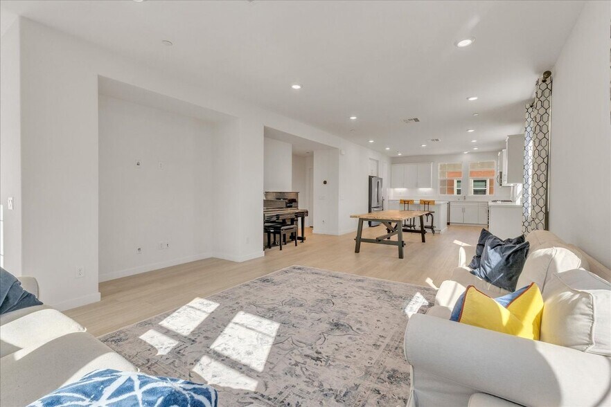 Building Photo - 27116 Vly Oak Pl