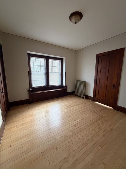 Building Photo - 2000 E Newberry Blvd