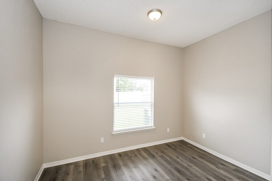 Building Photo - 1098 Maple Ln