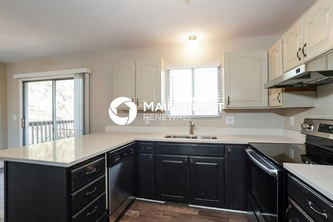 Building Photo - 4 Bedroom Pet-Friendly Home in Clearfield,...