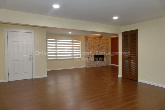 Building Photo - 2127 N 160th St