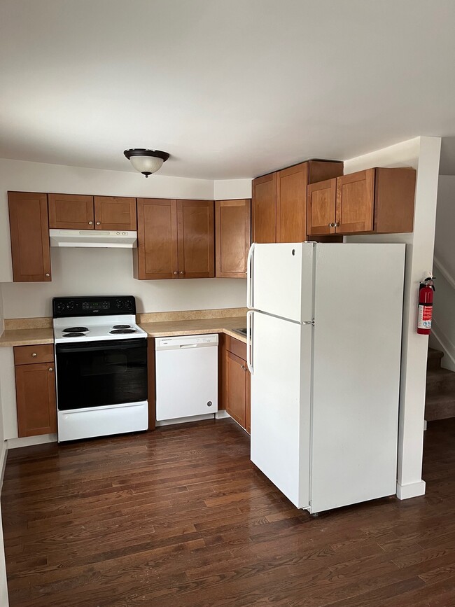 Newer Stove/Newer Fridge/Dishwasher - 6298 Mill St