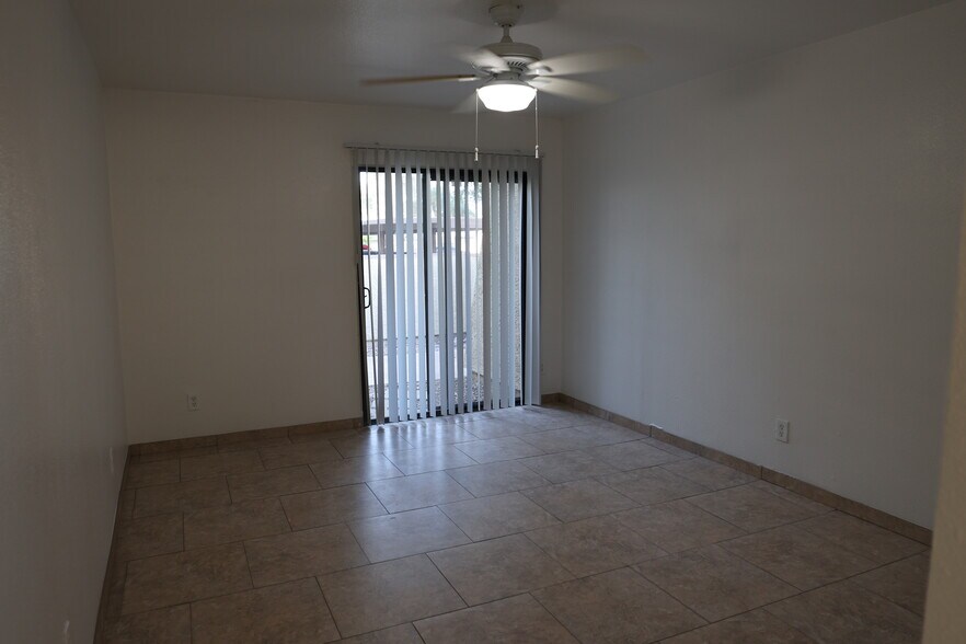 Building Photo - 700 W 14th St