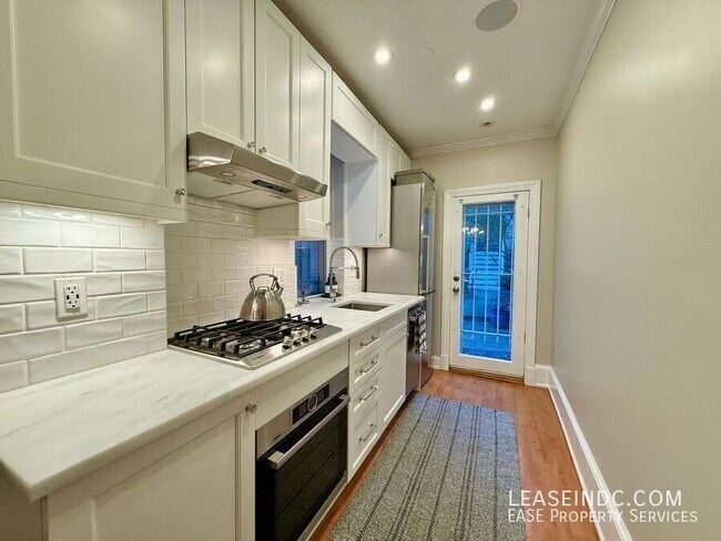 Building Photo - 2323 17th St NW