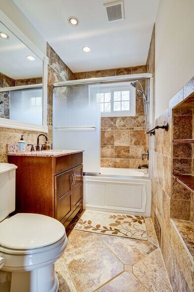 Building Photo - 7601 Mendota Pl