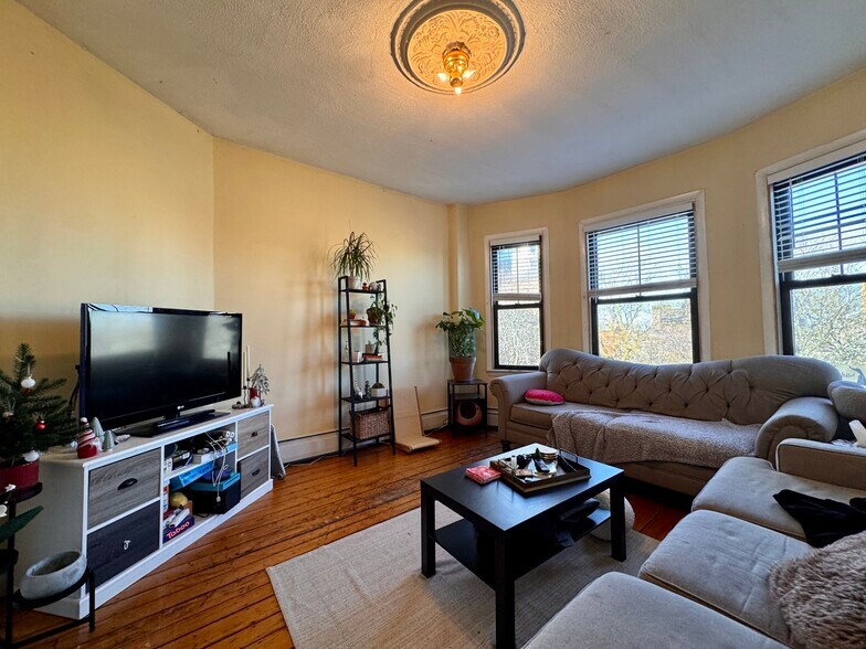 Building Photo - 1516 Tremont St