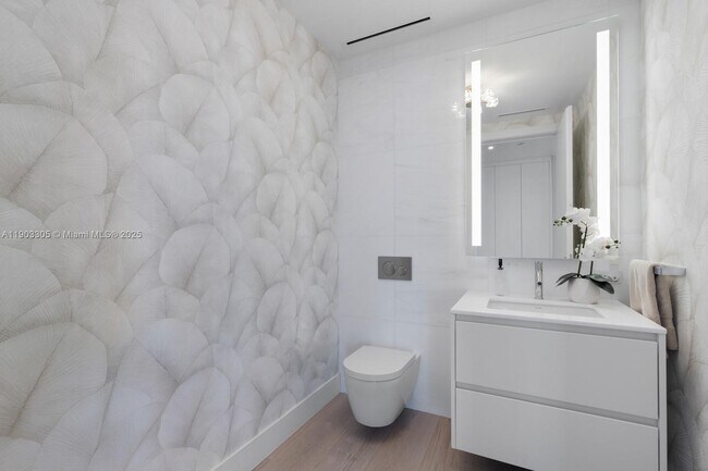 Building Photo - 300 Biscayne Blvd Way