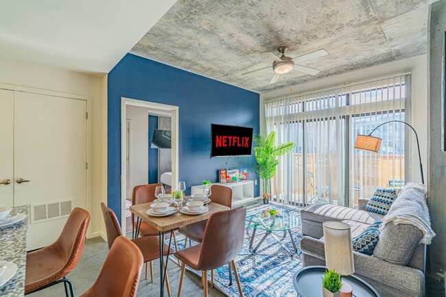 Building Photo - 333 E Roosevelt St