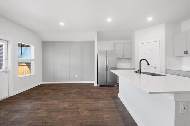Building Photo - 645 Jane Long Dr
