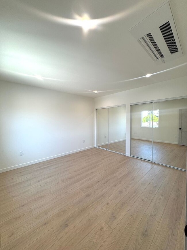 Building Photo - Spacious 1000 Sq. Ft. Second-Floor Back AD...