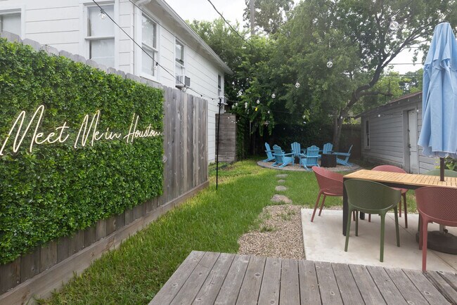 Building Photo - 725 Peddie St