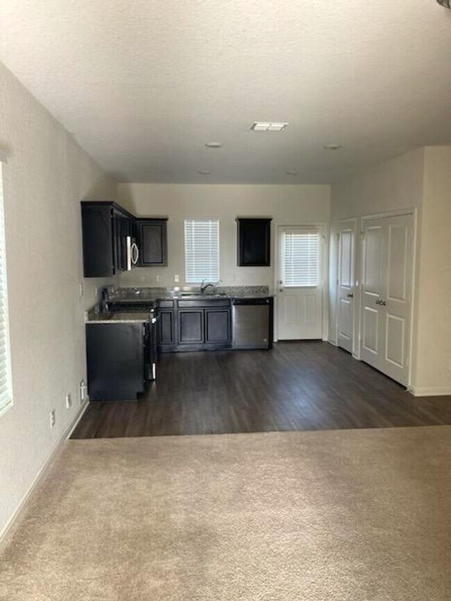Building Photo - Open concept ranch