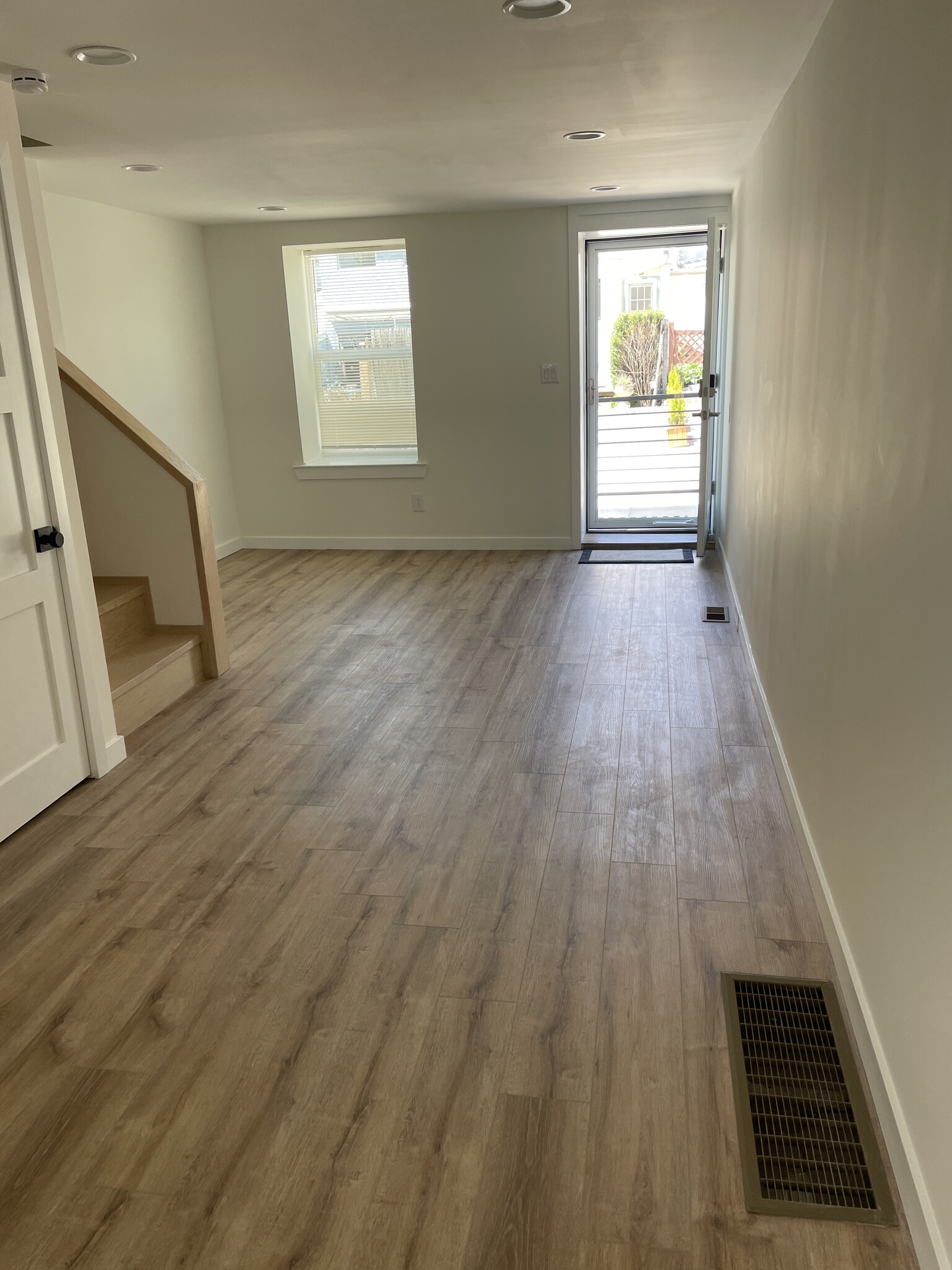 Building Photo - 177 Maiden St