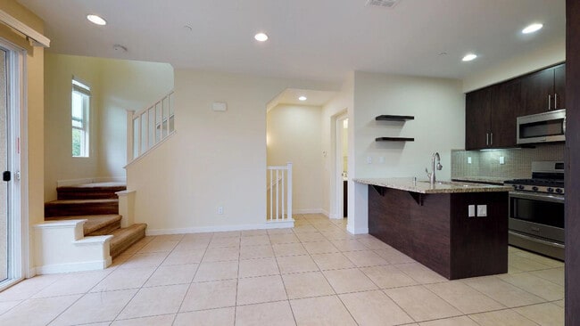 Building Photo - 3bedroom 3 bath home in the Solaire Commun...