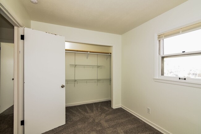 Building Photo - 314 Knox Ave N