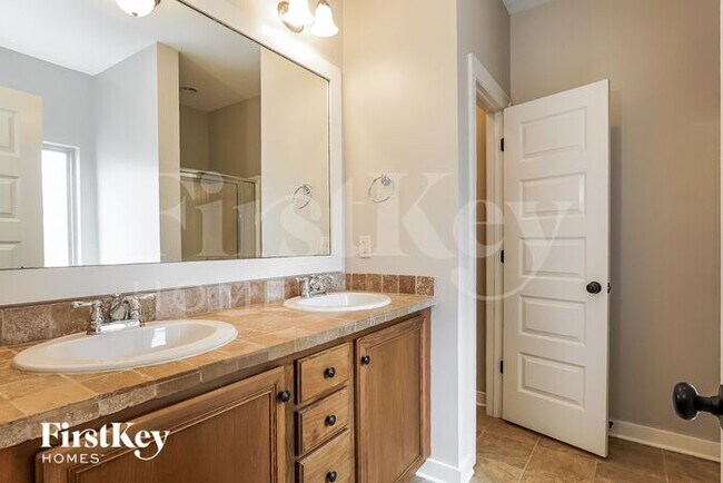 Building Photo - 604 Round Rd