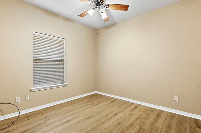 Building Photo - 32202 Anne Ln