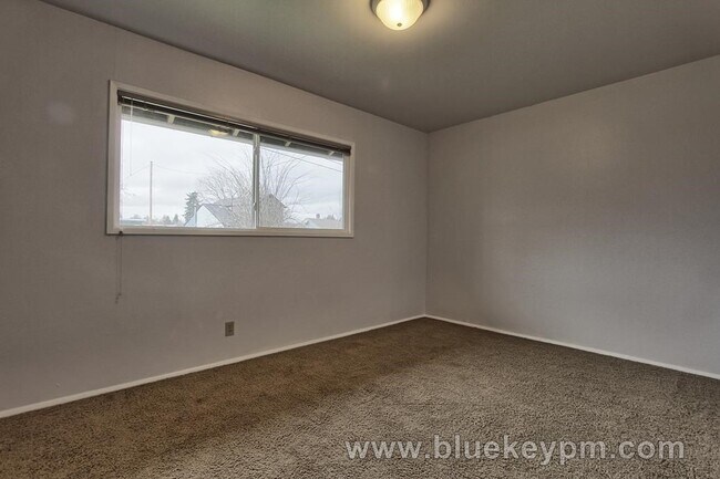 Building Photo - 2 Bed, 1 Bath Home in St. Johns near George Park