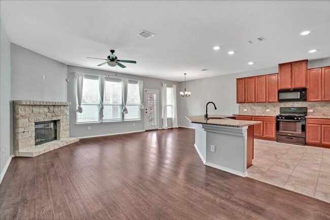 Building Photo - 1705 Uhland Dr