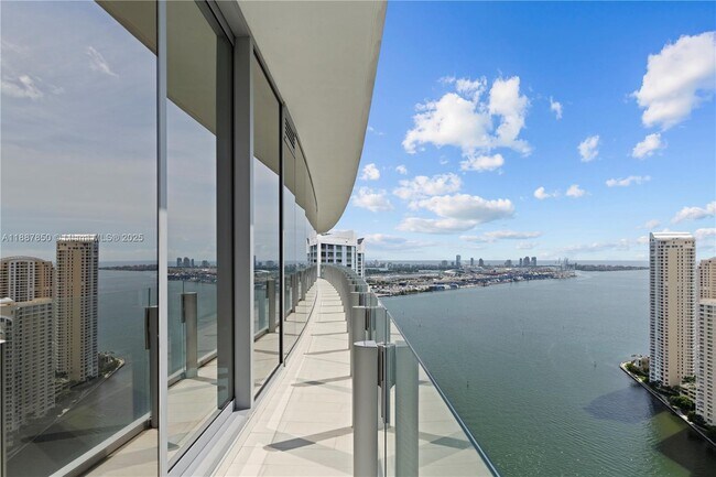Building Photo - 300 Biscayne Blvd Way