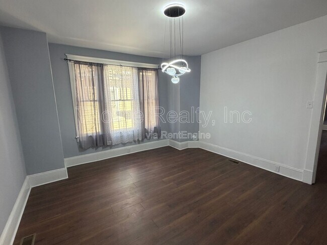 Building Photo - 835 Sunset Ave