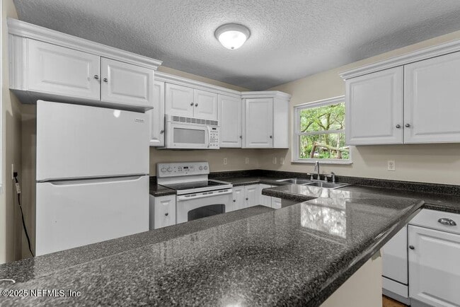 Building Photo - 8223 Hardwood Landing Rd