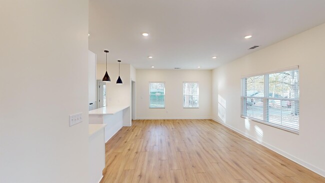 Building Photo - 227 Linden St