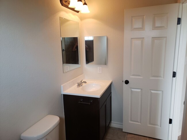 Building Photo - Town home for rent