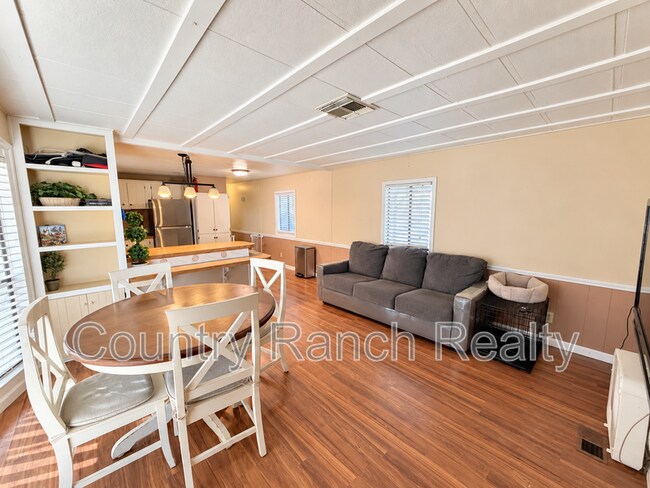 Building Photo - 1635 Yale Dr