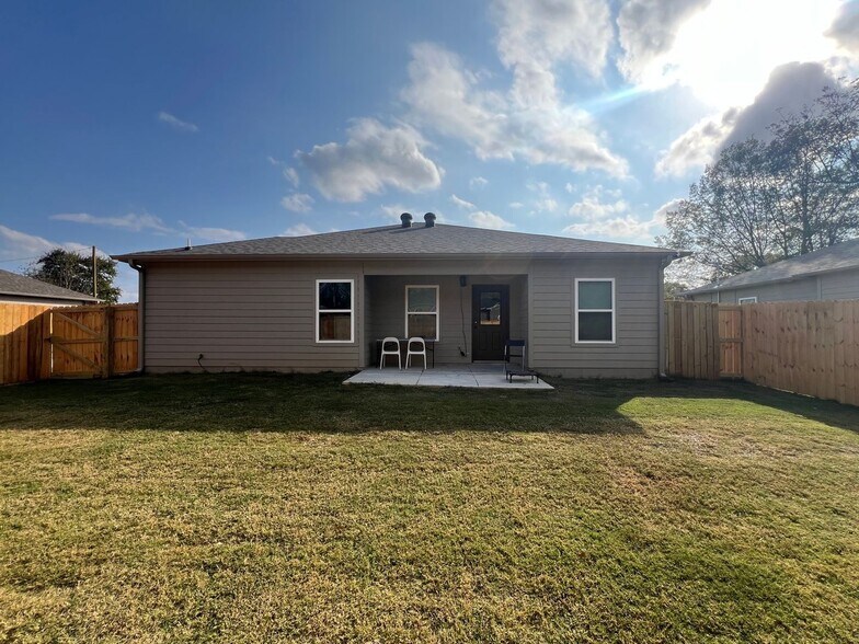 Building Photo - 507 E Mississippi St