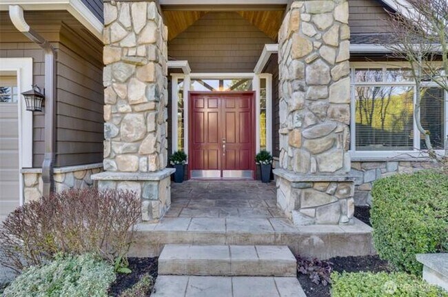 Building Photo - Luxury Living in sought after Sterling Woods