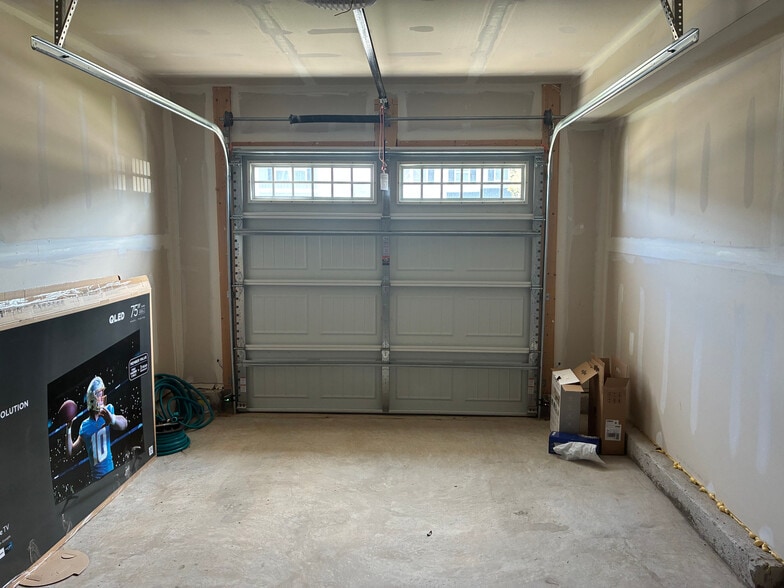Building Photo - Room in Townhome on Tarik Ln