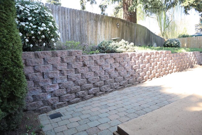 Building Photo - 7218 NE 65th Pl