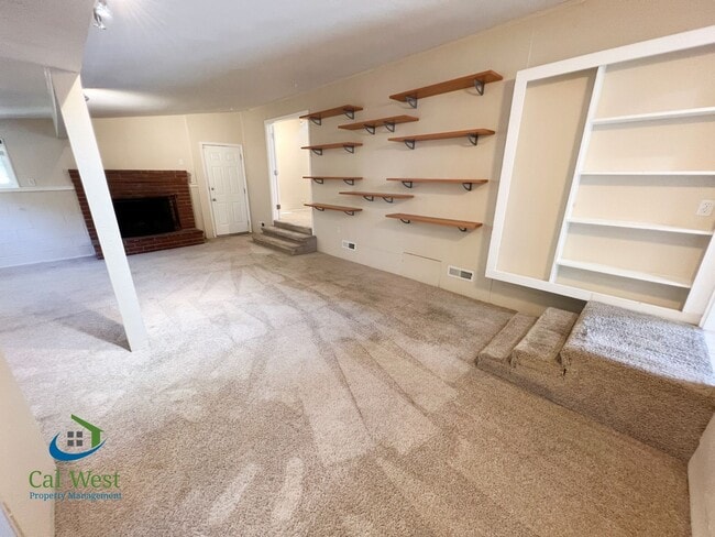 Building Photo - $5,095 - Beautiful 3/2 Bath Home Tucked Away in Prime Santa Clara's Location