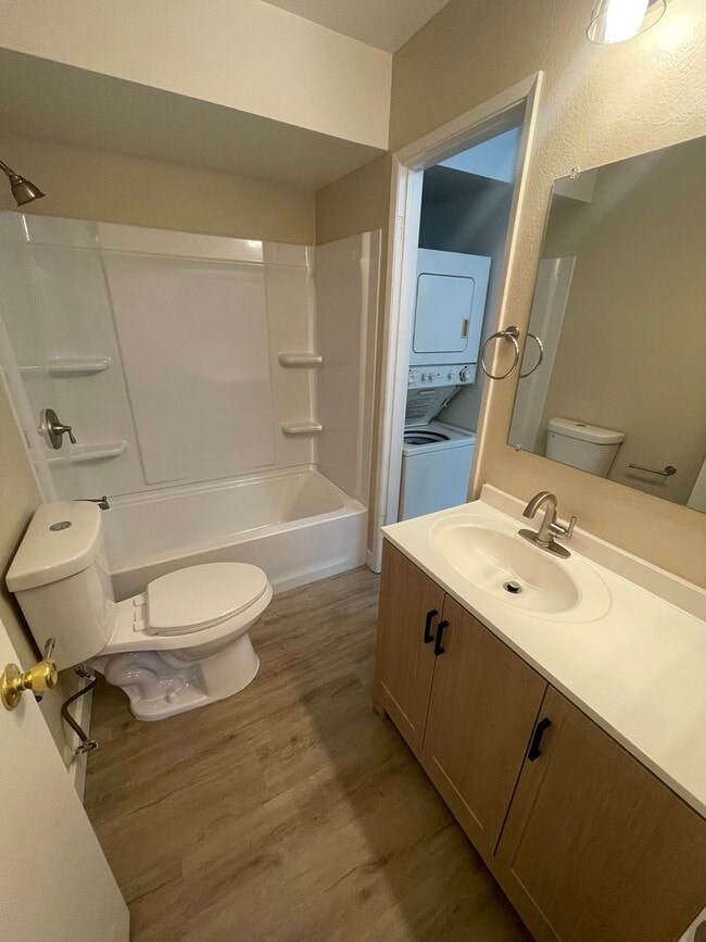 Building Photo - 1 Bedroom Condo Close to UNR!