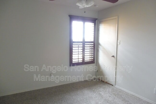 Building Photo - 1217 Elmo Ln