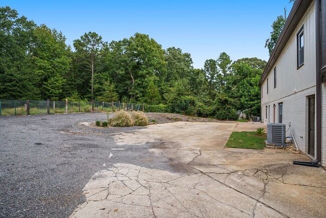 Building Photo - Beautiful 3BR/2BA Duplex near Downtown Covington!