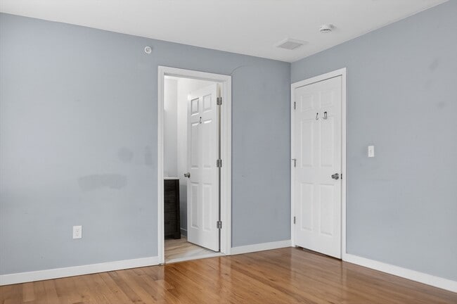 Building Photo - 247 Pilgrim Ave