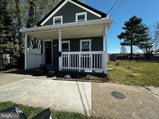 Primary Photo - 205 S Washington St