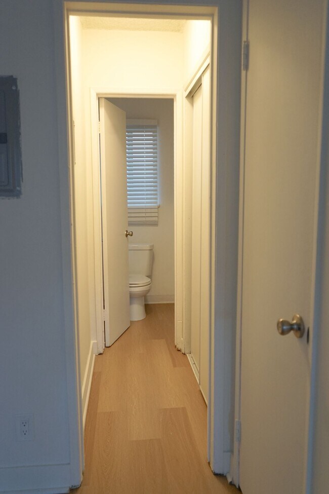 Building Photo - Courtyard Apartments