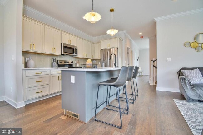 Building Photo - 8276 Safarian Way