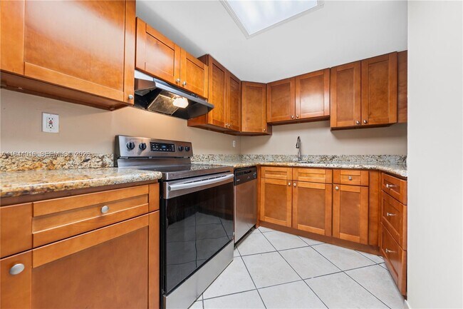 Building Photo - 1975 Normandy Dr