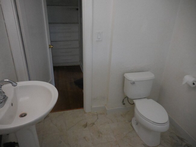 Building Photo - 16093 SW Roy Rogers Rd