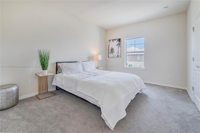 Building Photo - 5077 Eucalyptus Dr