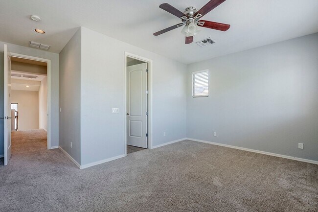 Building Photo - Stunning 4 bed 2.5 bath home with pool, in...