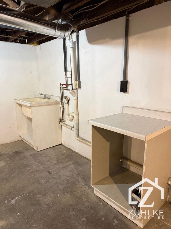 Building Photo - 201 N Pine St