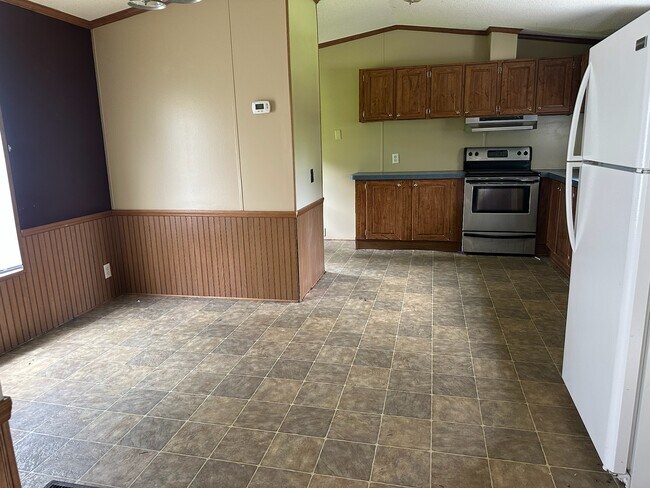 Building Photo - 182 Clements Rd