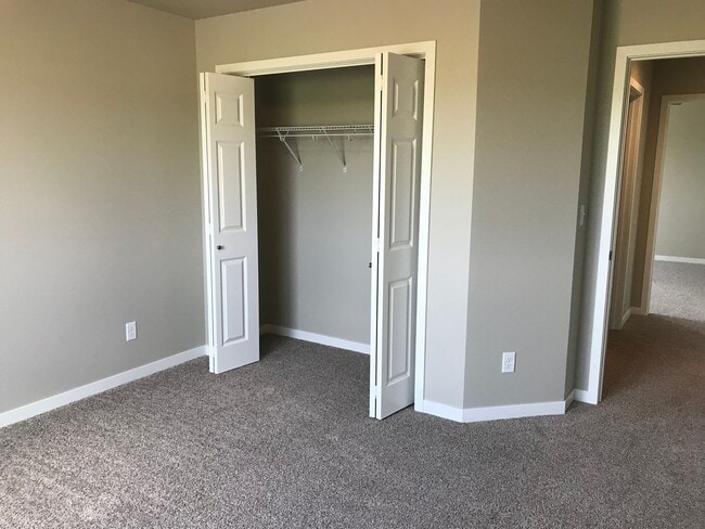 Building Photo - 4 bed 3 bath Single Family Home