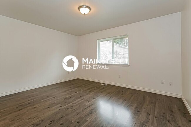 Building Photo - 3 Bedroom Pet-Friendly Home in PUYALLUP, WA with Main Street Renewal