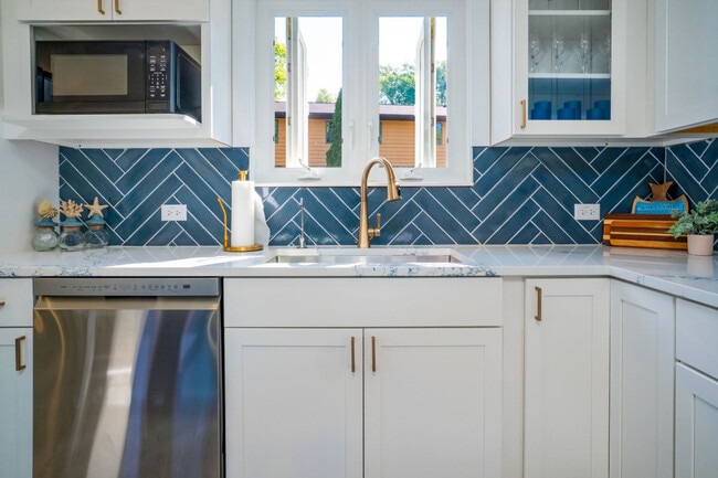 Building Photo - 184 Grand Ave